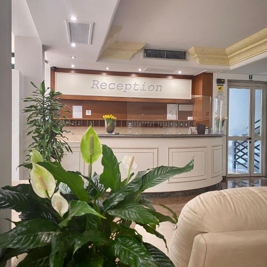 Porto Cesareo Hotel Exteriör bild